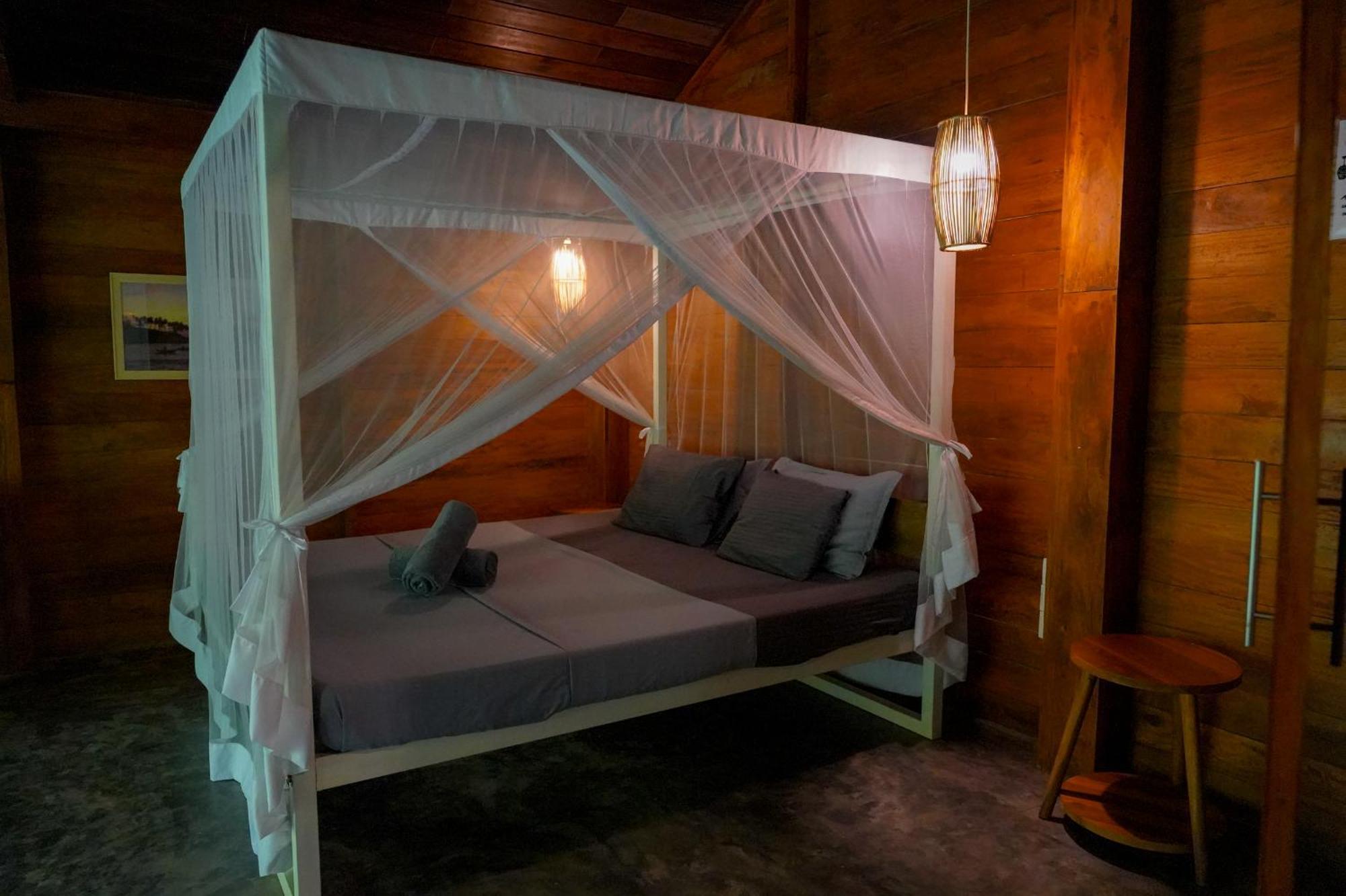 Into The Blue - Yoga Included & Walk To 3 Beaches Tangalle Exterior photo